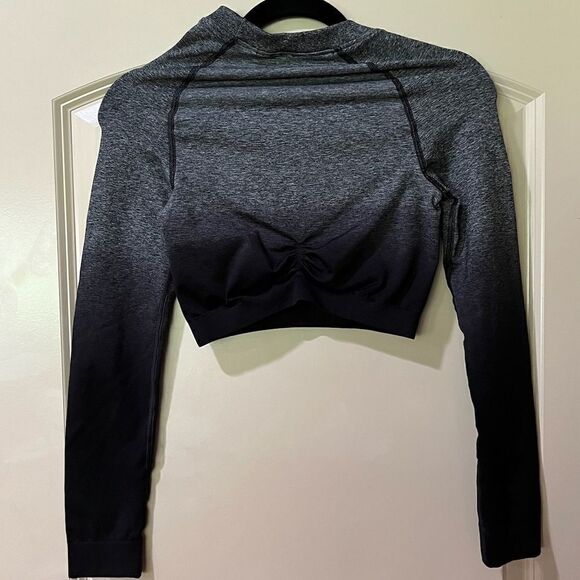GYMSHARK Adapt Black Gray Gradient Ombre Long Sleeve Crop Workout Top Small - Picture 2 of 5